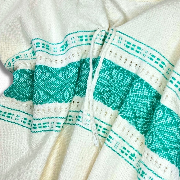 Women's Soft Boxy Crop Top, Vtg Sleeveless Mexican Top, Cream & Teal, Small, EUC - Picture 3 of 8